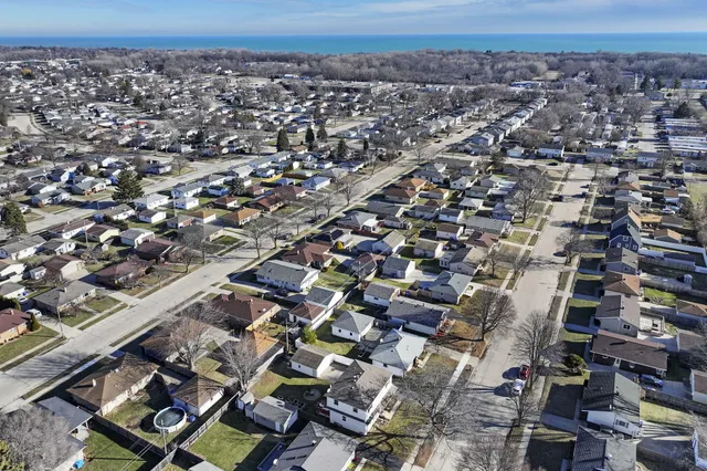 $384,900 | 1926 88th Street, Kenosha, WI 53143