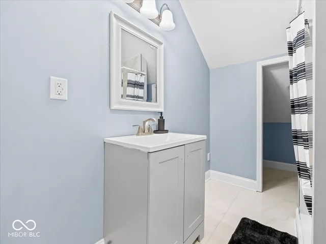 $225,000 | 955 North Belleview Place, Indianapolis, IN 46222