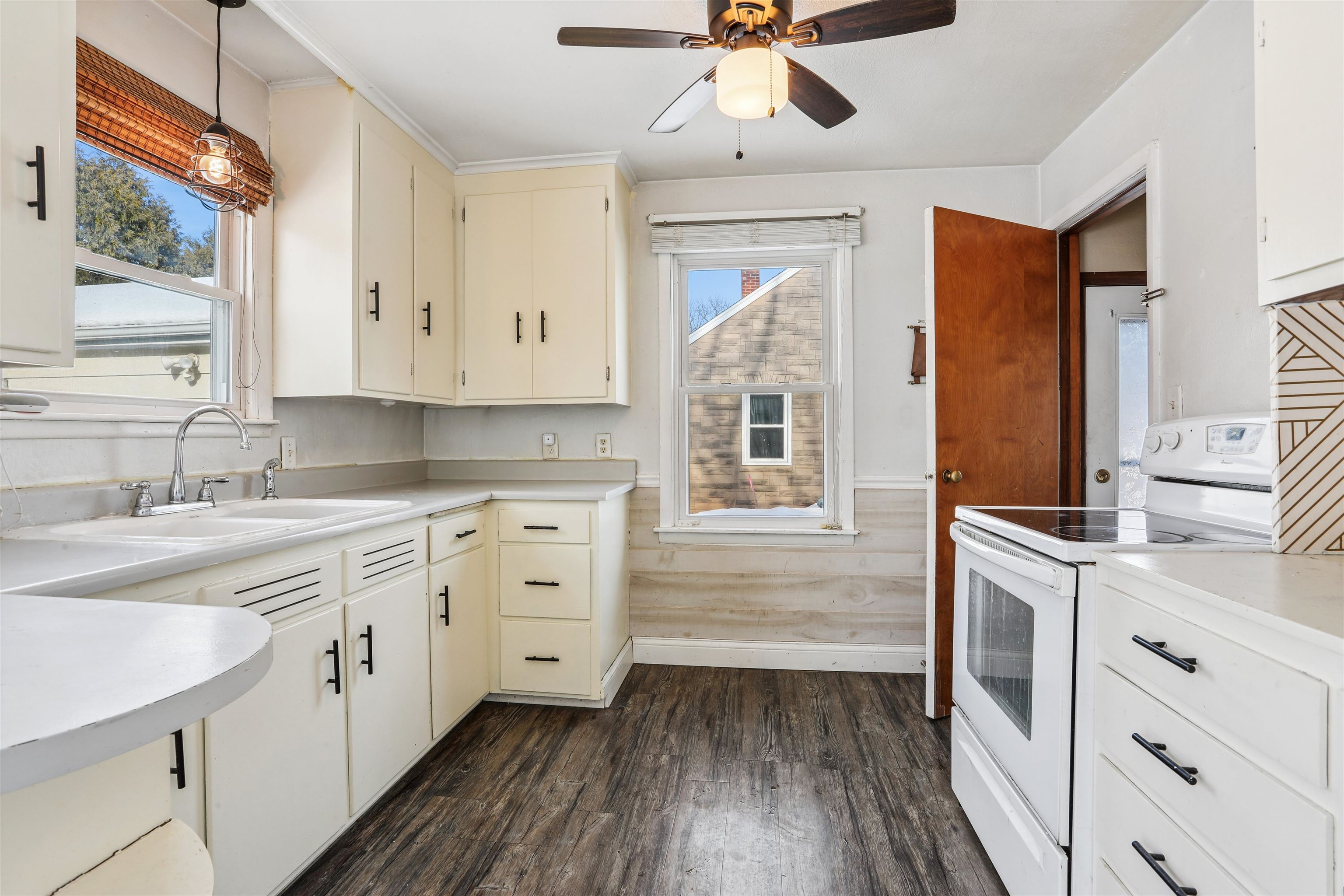 1426 East Calumet Street Appleton, WI 54915 - Photo 2 of 17