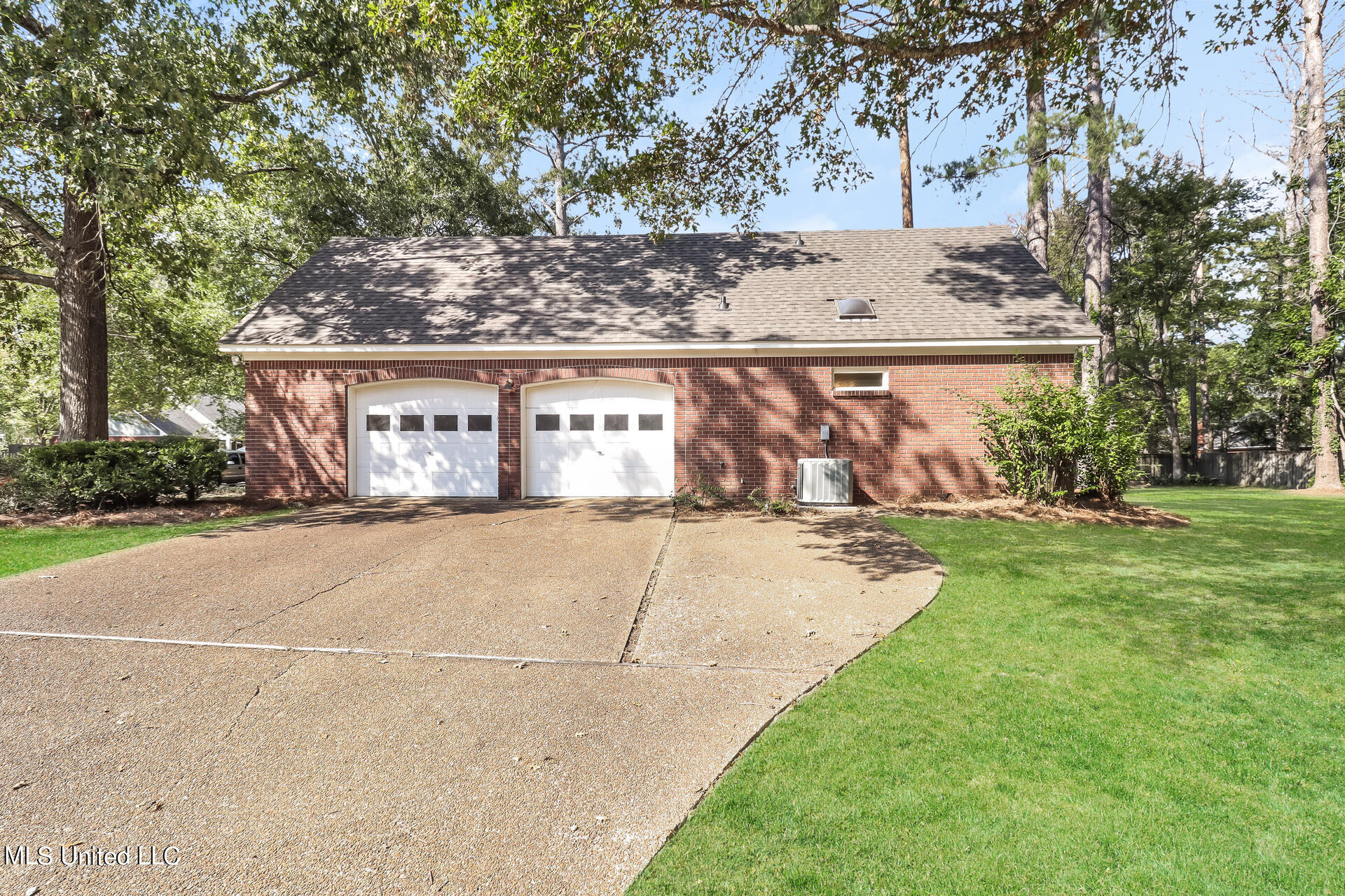 326 Autumn Crest Drive Ridgeland, MS 39157 - Photo 17 of 20 017-photo-side-view-14095014