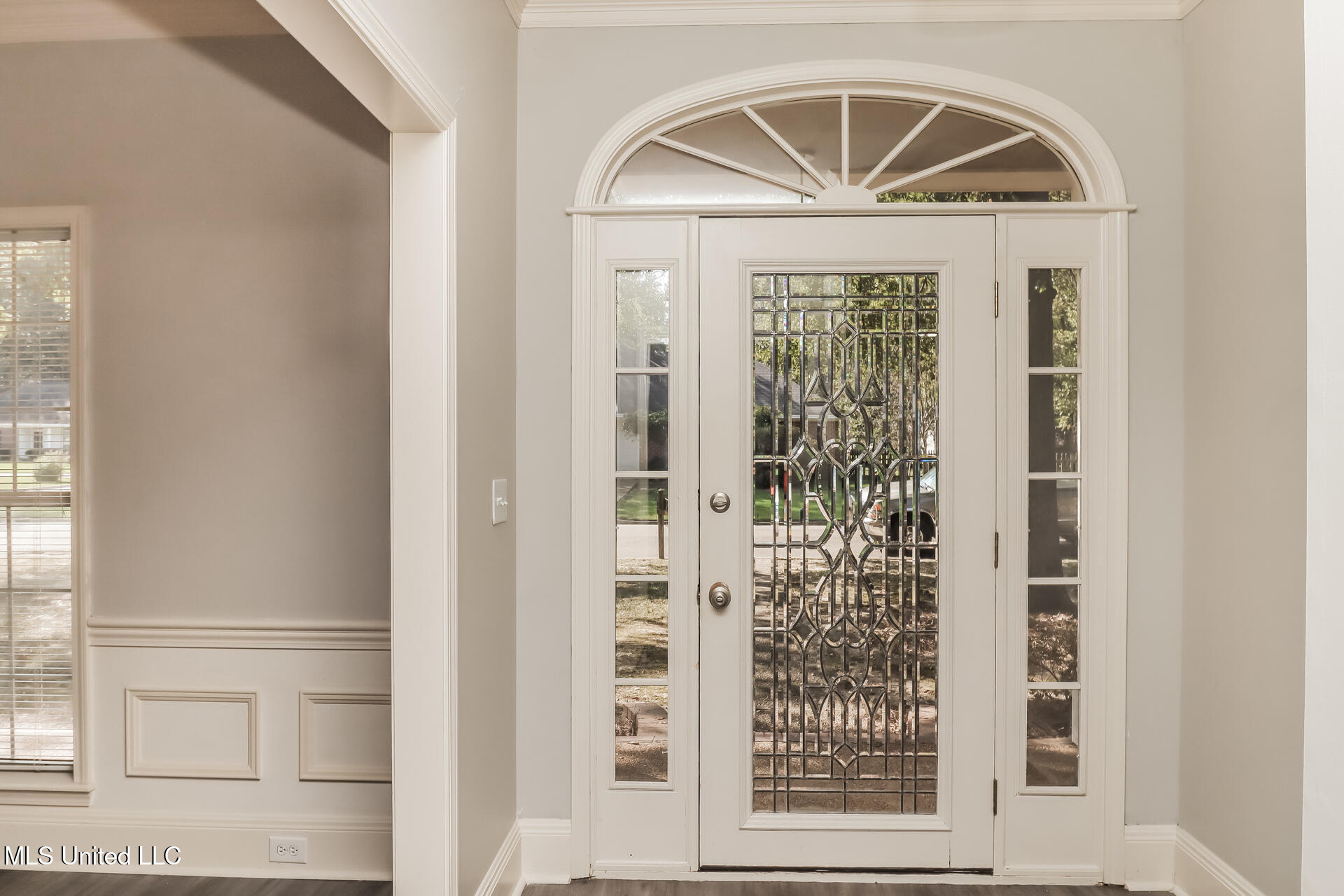 326 Autumn Crest Drive Ridgeland, MS 39157 - Photo 3 of 20 002-photo-foyer-14094994