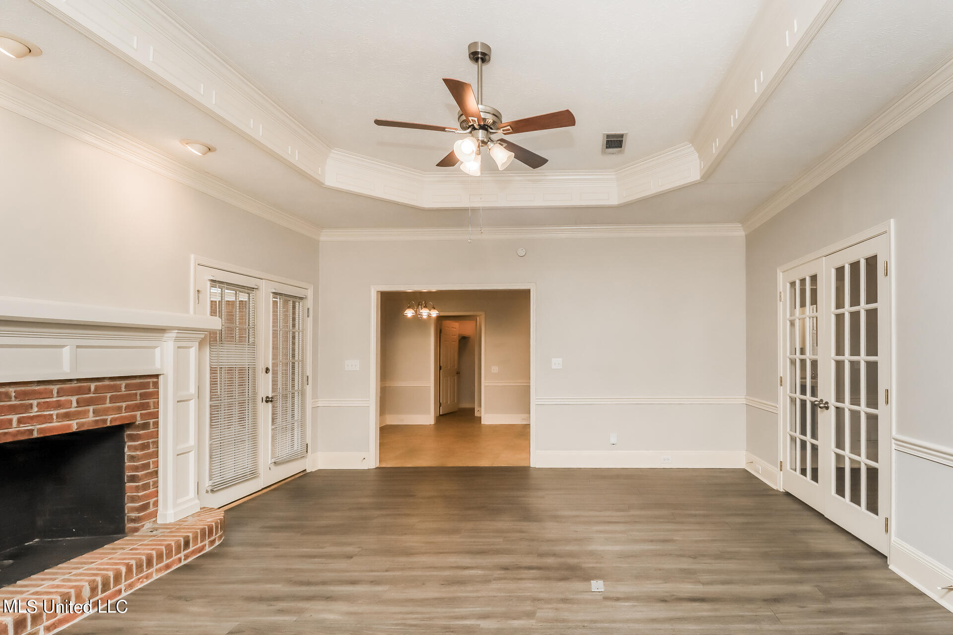 326 Autumn Crest Drive Ridgeland, MS 39157 - Photo 4 of 20 003-photo-living-room-14095001