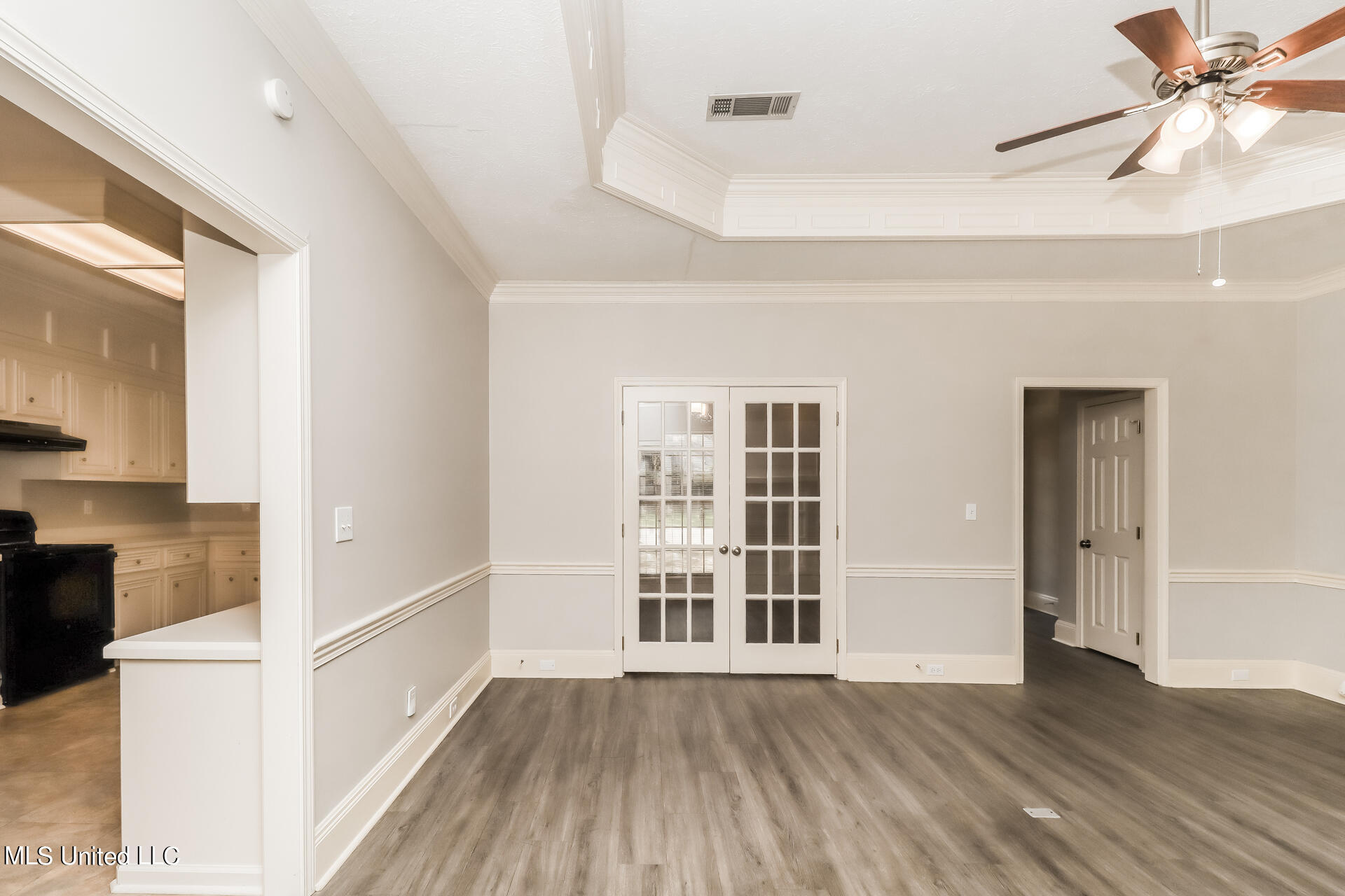326 Autumn Crest Drive Ridgeland, MS 39157 - Photo 5 of 20 004-photo-living-room-14095025