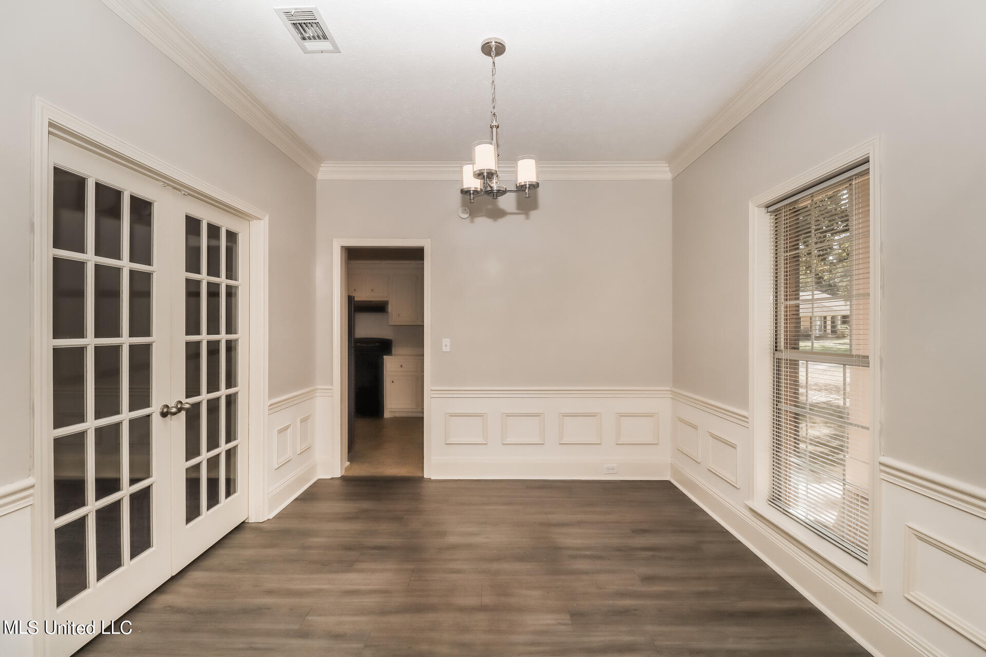 326 Autumn Crest Drive Ridgeland, MS 39157 - Photo 7 of 20 006-photo-dining-room-14095019