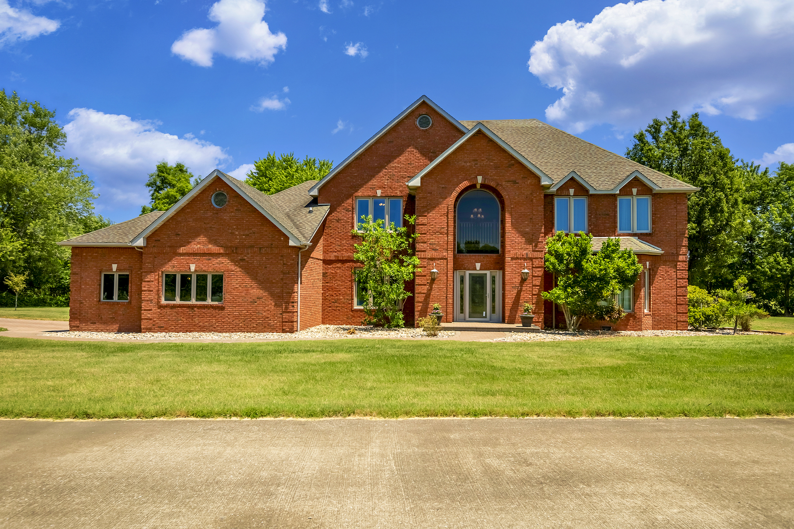 12863 Bowling Alley Road Benton, IL 62812 - Photo 1 of 53