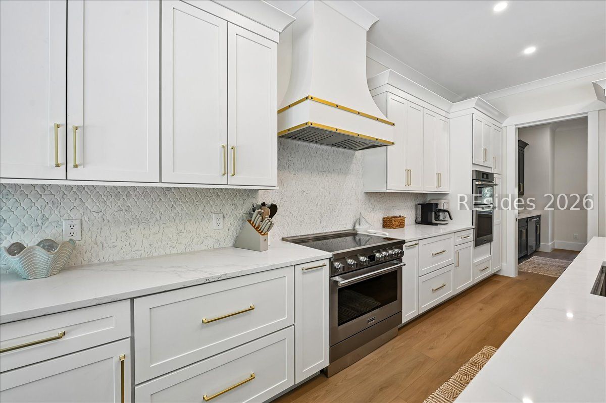 110 Shell Midden Lane Hilton Head Island, SC 29928 - Photo 17 of 89 Custom Cabinetry w/ Quartz Countertops
