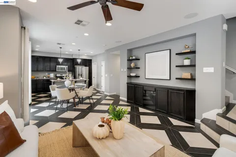 $825,000 | 164 Heligan Lane, Unit 8, Livermore, CA 94551