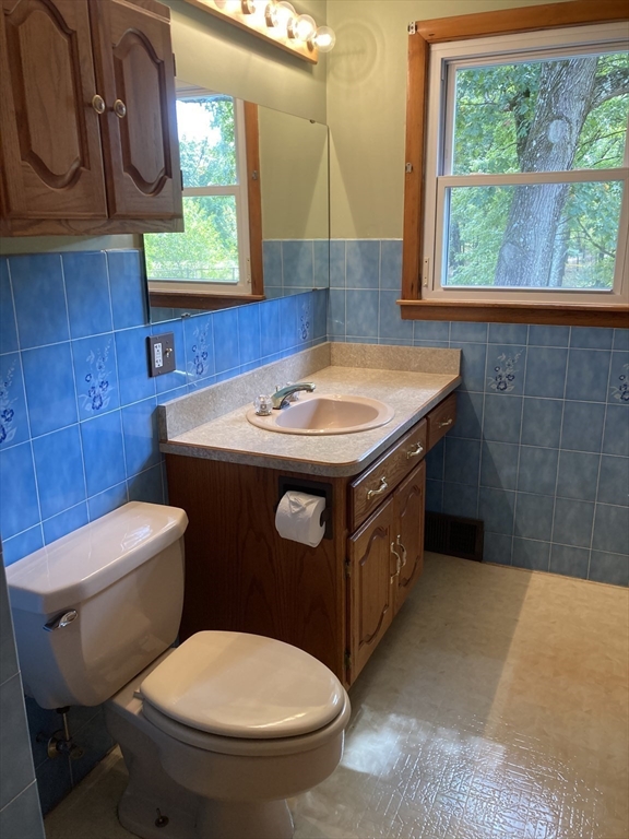 69 Ludlow Road Chicopee, MA 01022 - Photo 11 of 35 Gallery Image 11