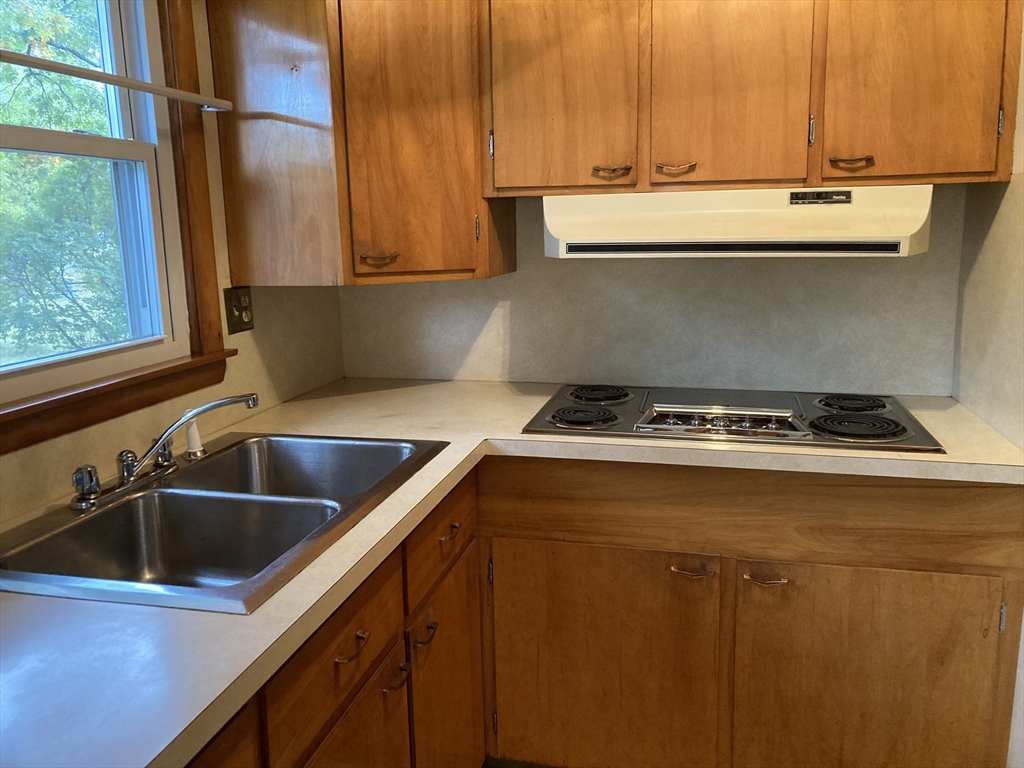69 Ludlow Road Chicopee, MA 01022 - Photo 3 of 35 Gallery Image 3