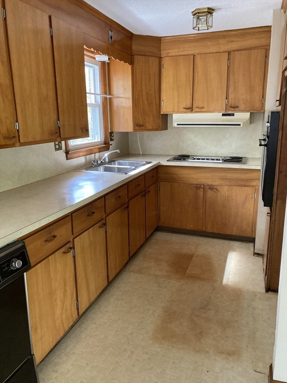 69 Ludlow Road Chicopee, MA 01022 - Photo 4 of 35 Gallery Image 4