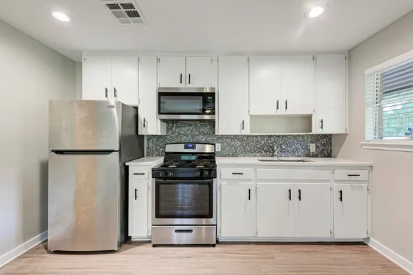 $2,100 | 1612 Elmhurst Drive, Unit A, Austin, TX 78741