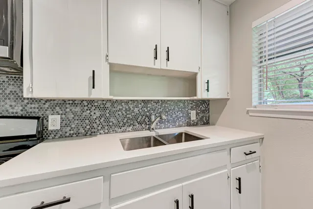 $2,100 | 1612 Elmhurst Drive, Unit A, Austin, TX 78741