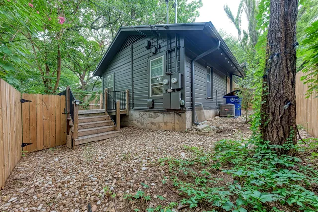 $2,100 | 1612 Elmhurst Drive, Unit A, Austin, TX 78741