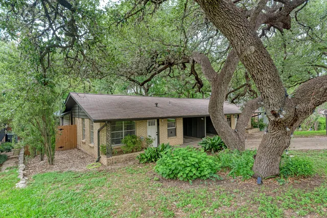 $2,100 | 1612 Elmhurst Drive, Unit A, Austin, TX 78741