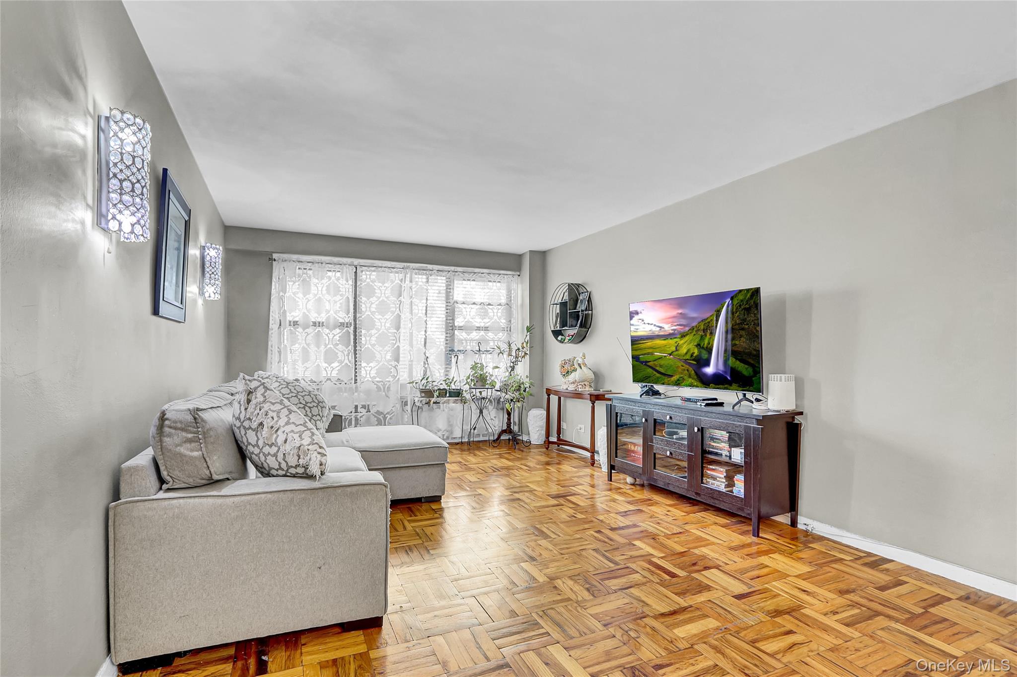 123-40 83rd Avenue, Unit 6D Queens, NY 11415 - Photo 6 of 14 Living area with baseboards