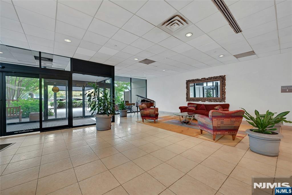 1077 River Road, Unit 1009 Edgewater, NJ 07020 - Photo 2 of 34 Gallery Image 2