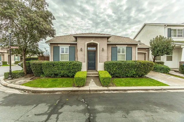 $405,000 | 704 West Riviera Lane, Clovis, CA 93619