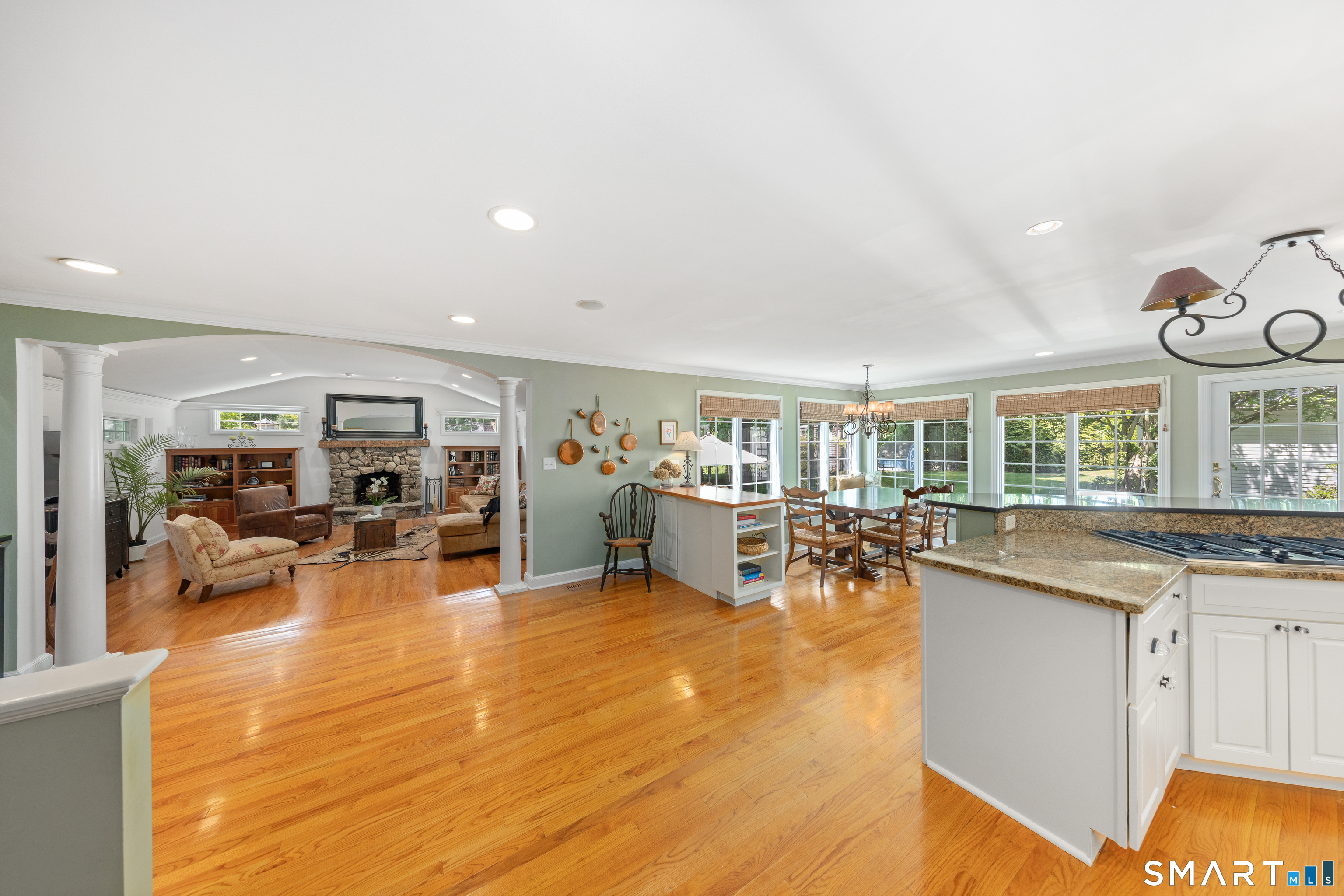 179 Lawrence Road Fairfield, CT 06824 - Photo 14 of 37
