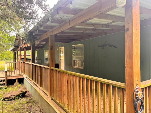 a view of empty room with windows