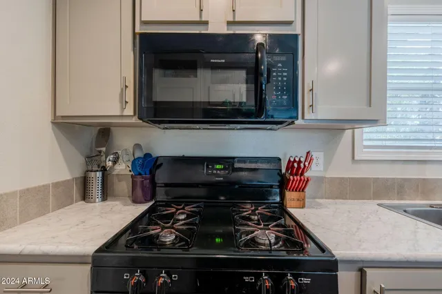 $2,300 | 625 West McKellips Road, Unit 213, Mesa, AZ 85201