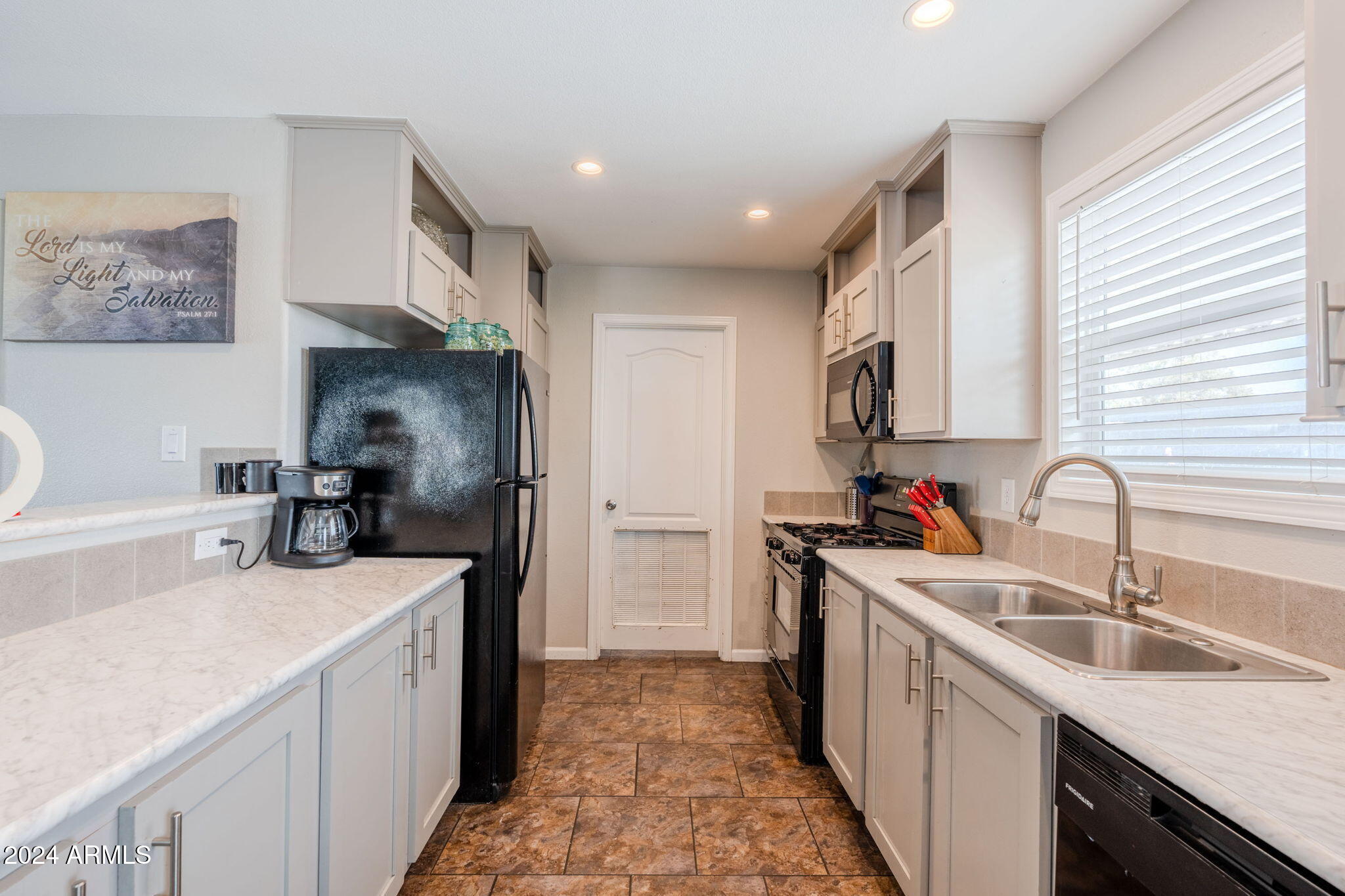 625 West McKellips Road, Unit 213 Mesa, AZ 85201 - Photo 9 of 45 Kitchen