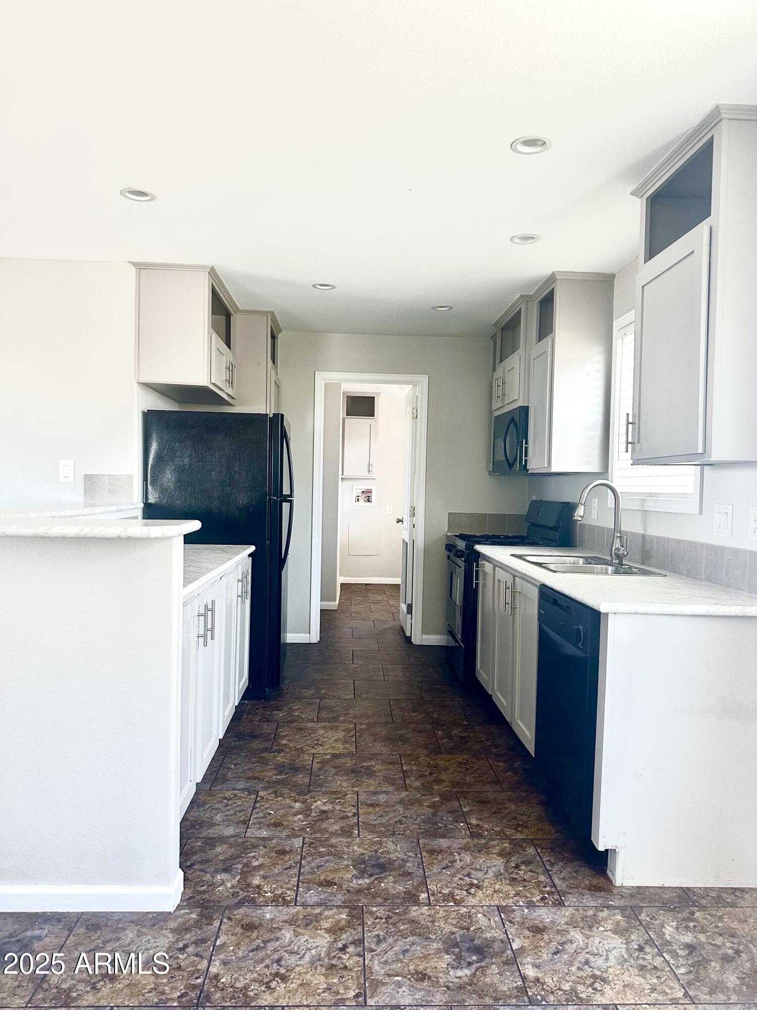 625 West McKellips Road, Unit 213 Mesa, AZ 85201 - Photo 10 of 45 Refrigerator incluyed