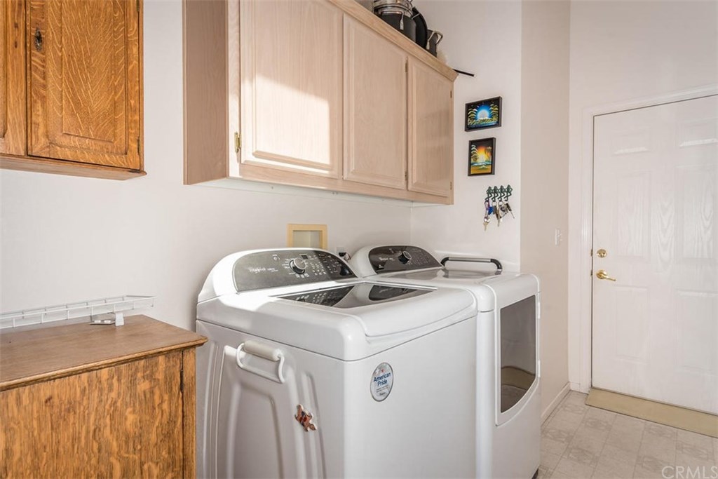 352 Quail Summit Paso Robles, CA 93446 - Photo 22 of 33 a utility room with dryer and washer