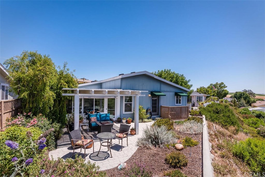 352 Quail Summit Paso Robles, CA 93446 - Photo 23 of 33 a view of a house with patio and garden