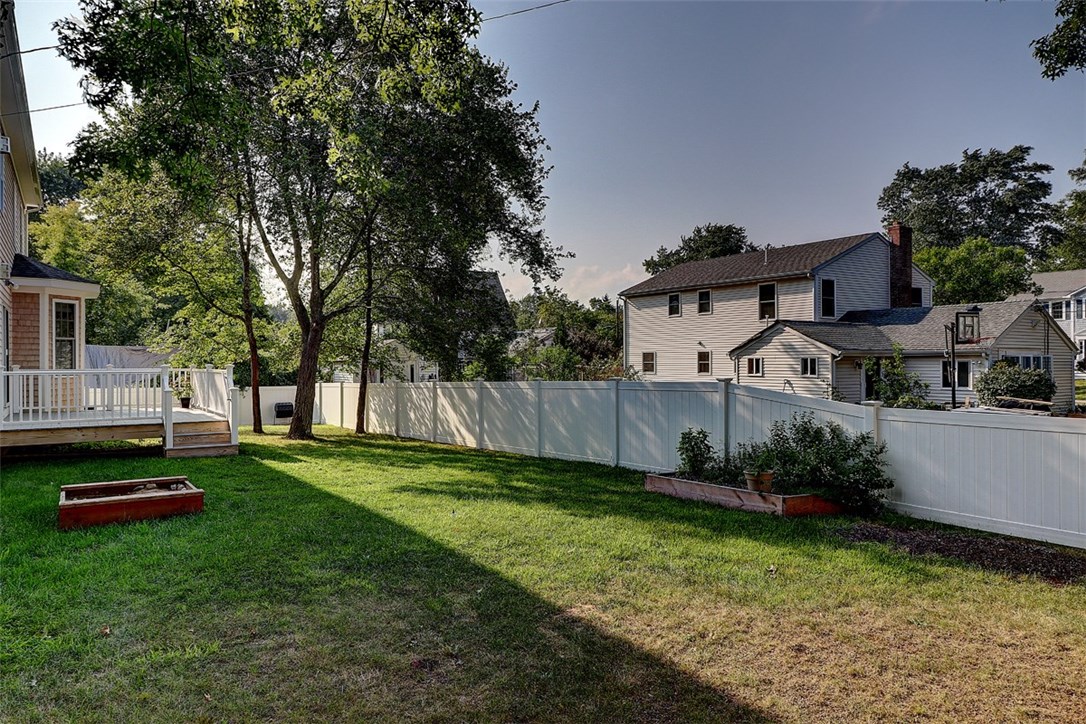 28 Rosedale Avenue Barrington, RI 02806 - Photo 4 of 32 Gallery Image 4