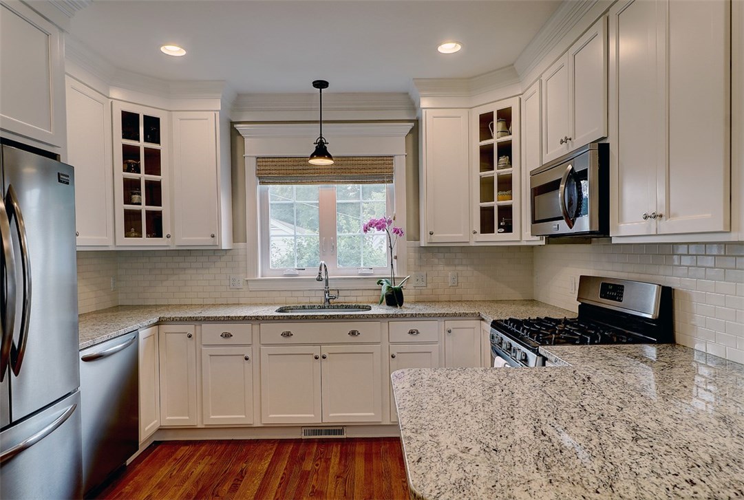 28 Rosedale Avenue Barrington, RI 02806 - Photo 9 of 32 Gallery Image 9