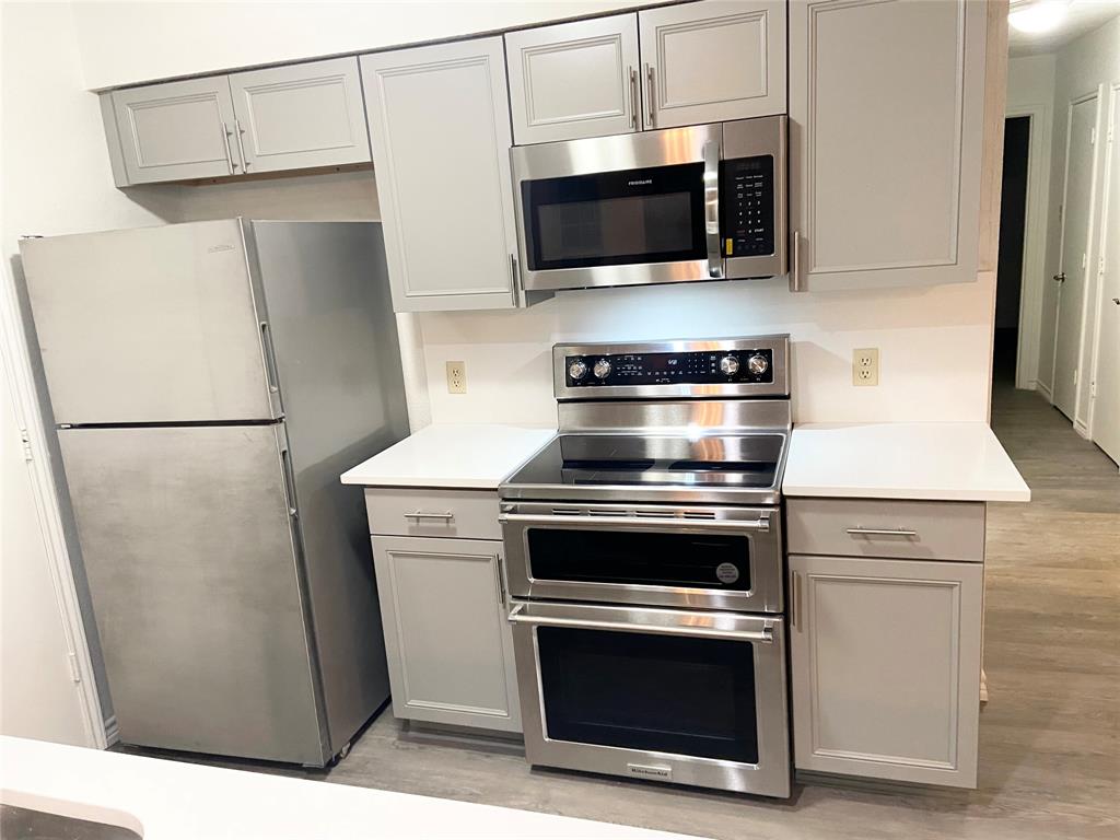 2121 Stone Moss Lane Grapevine, TX 76051 - Photo 7 of 17 a kitchen with a stove microwave and refrigerator