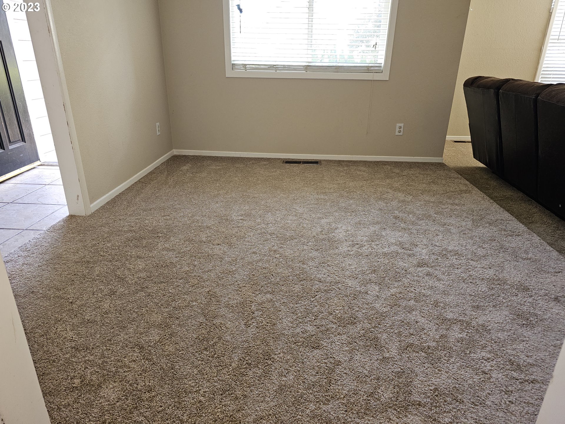 2885 Doaks Ferry Road Northwest Salem, OR 97304 - Photo 6 of 38 an empty room with a window