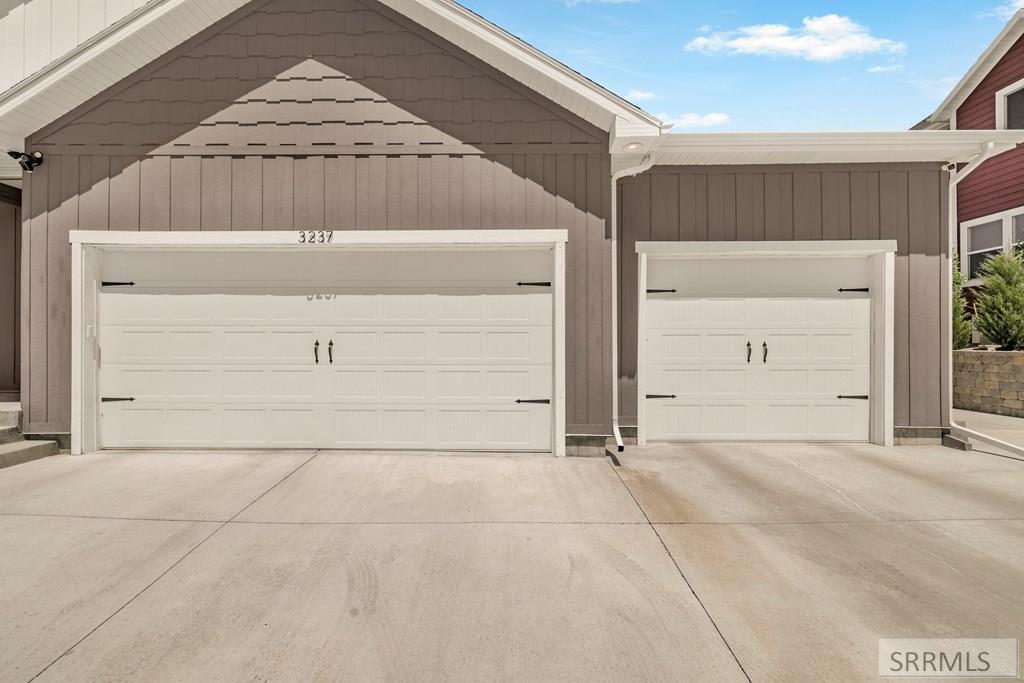 3237 South Chartwell Garden Ammon, ID 83406 - Photo 4 of 64 Garage