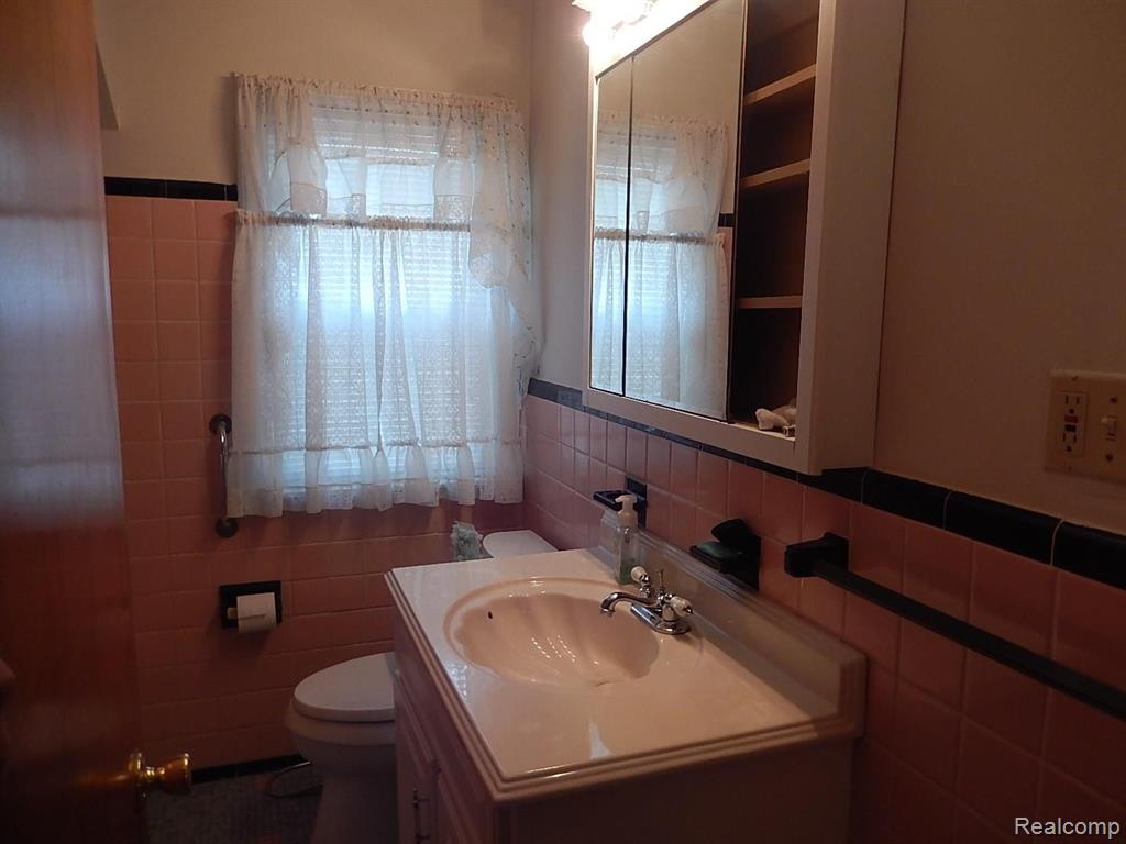 6616 Maple Street Dearborn, MI 48126 - Photo 12 of 21