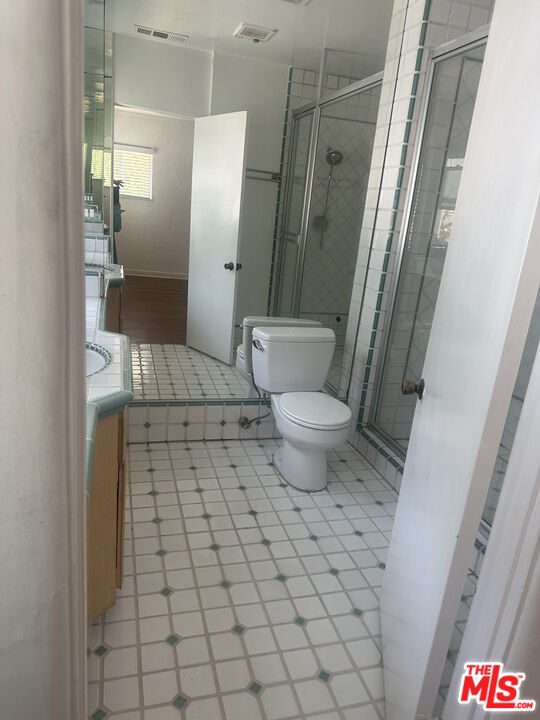 320 South McCarty Drive Beverly Hills, CA 90212 - Photo 11 of 16