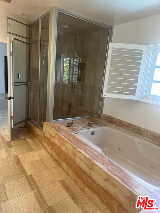 320 South McCarty Drive Beverly Hills, CA 90212 - Photo 13 of 16