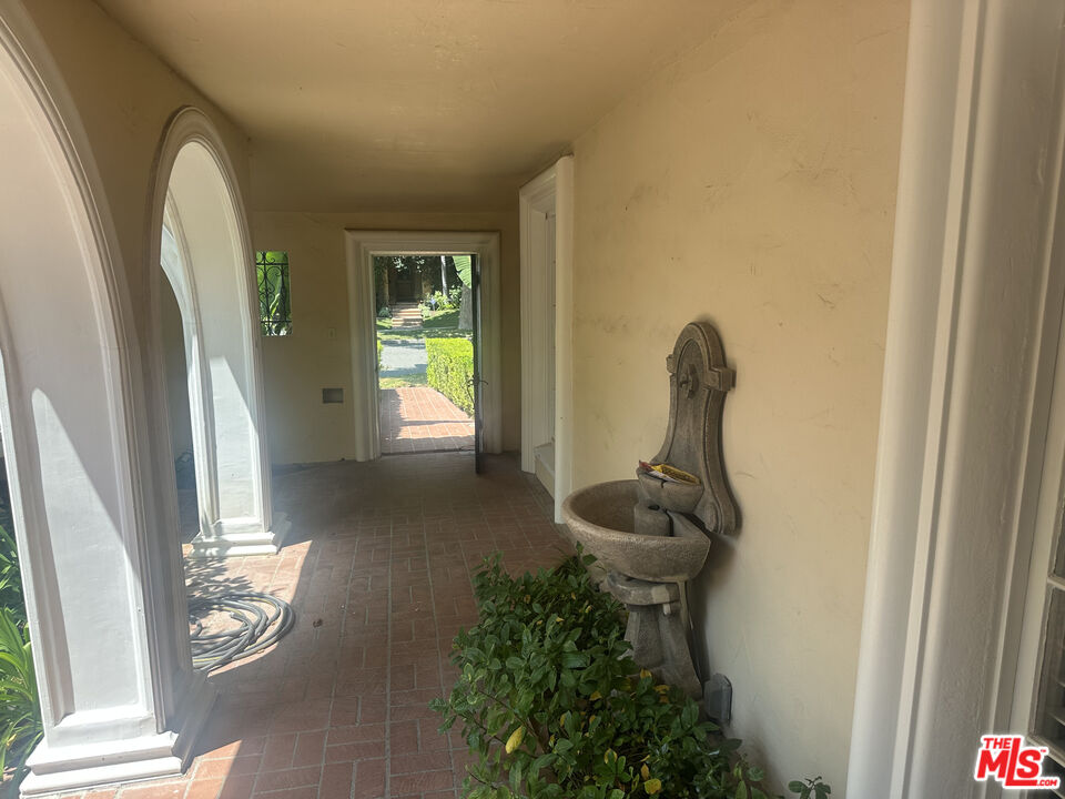 320 South McCarty Drive Beverly Hills, CA 90212 - Photo 16 of 16