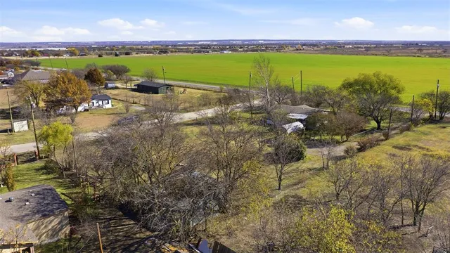 $300,000 | 1409 South Drive, Venus, TX 76084