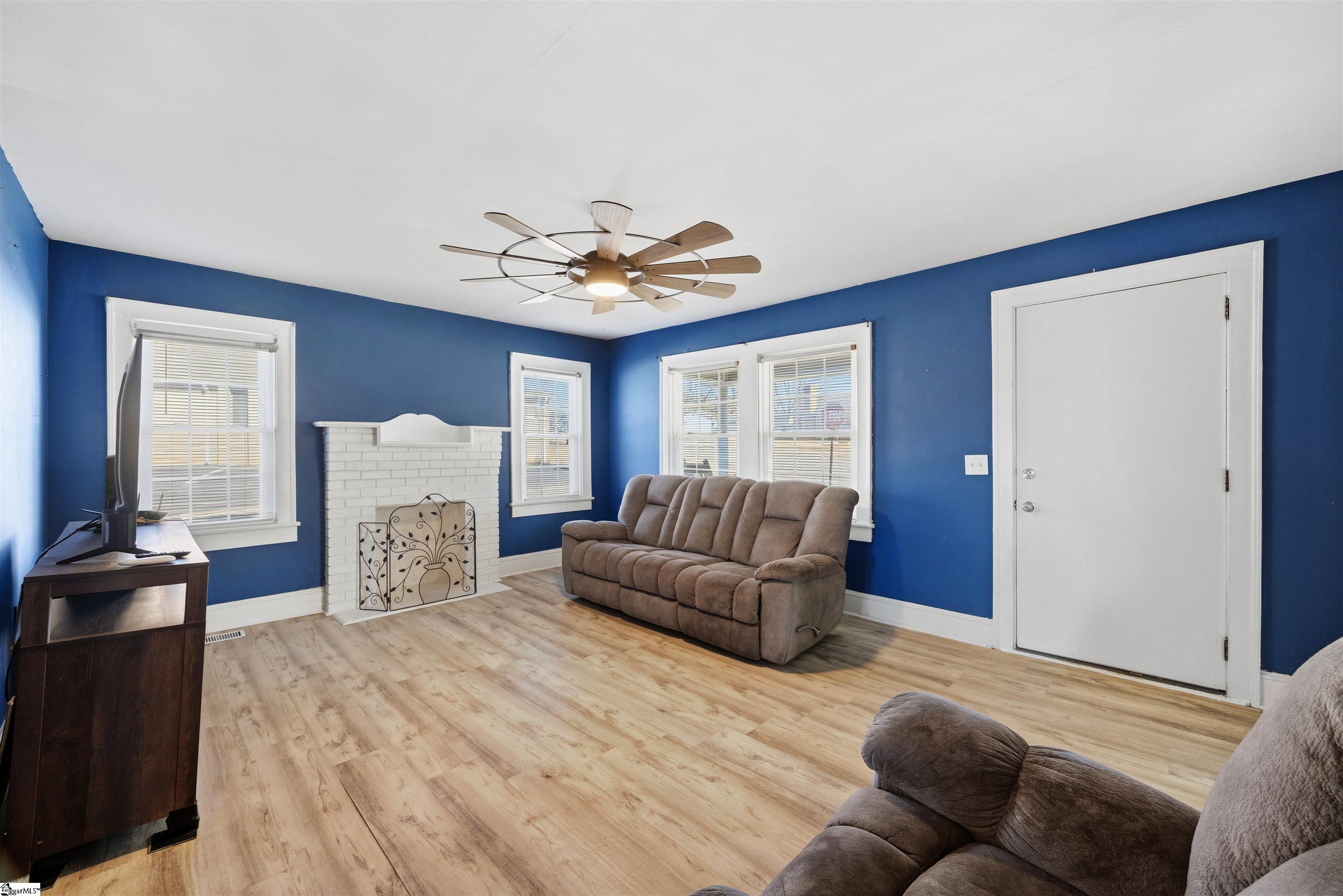 600 South Main Street Greer, SC 29650 - Photo 7 of 25