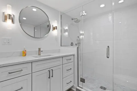 490 Montauk Highway, Southampton, NY 11968