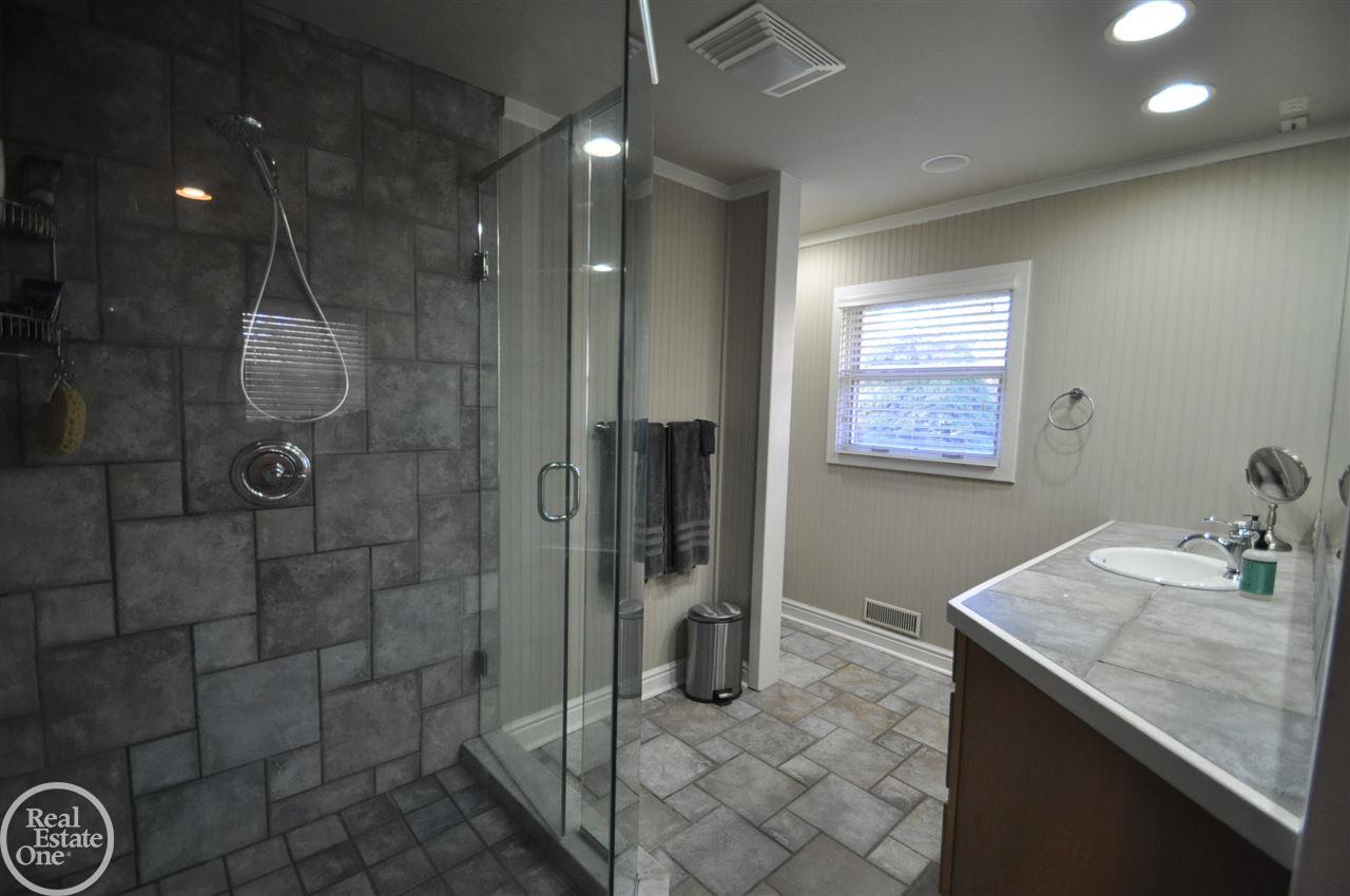 1227 Romney Road Bloomfield Hills, MI 48304 - Photo 22 of 30 31271321-21.JPG