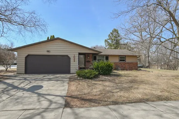 $339,900 | 1024 Edgewood Drive, Green Bay, WI 54311