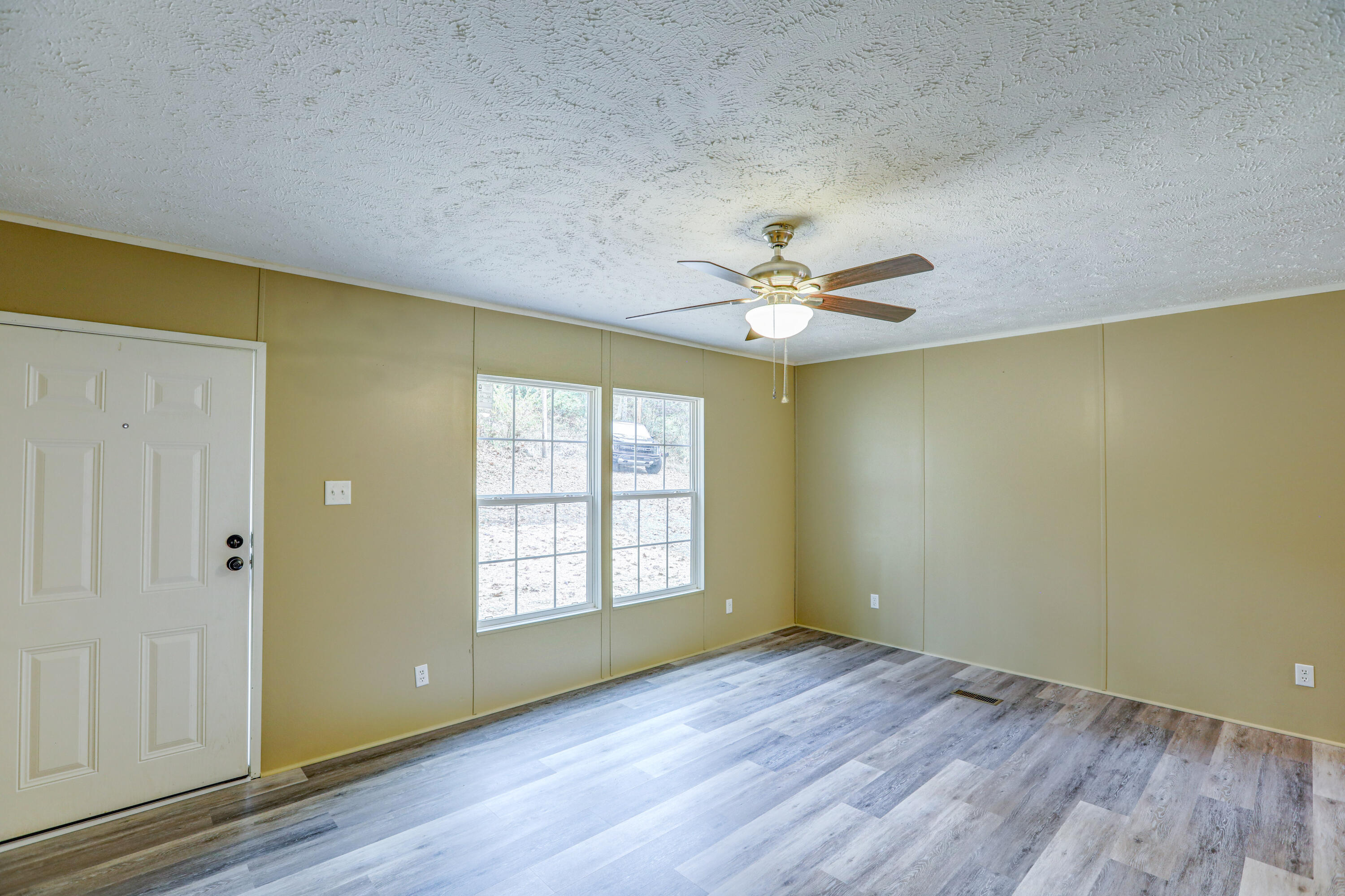 280 West Barton Ridge Road Greeneville, TN 37743 - Photo 5 of 40 B42A0788_89_90_91_92