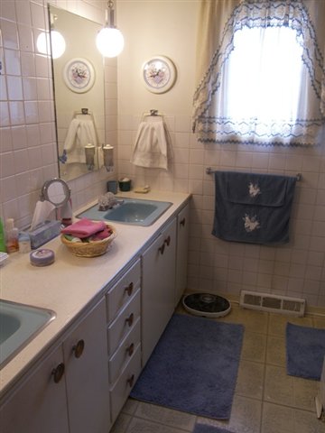 2704 East Winger Road Mead, WA 99021 - Photo 7 of 9