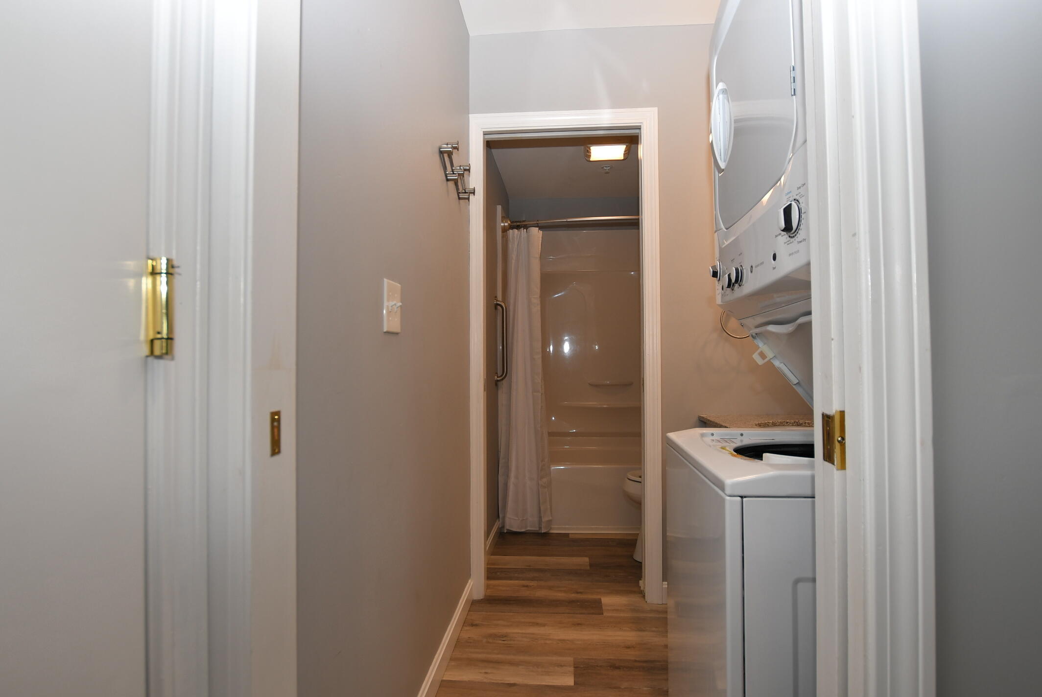 952 Post Road, Unit 7 Wells, ME 04090 - Photo 14 of 35 Bath & Laundry
