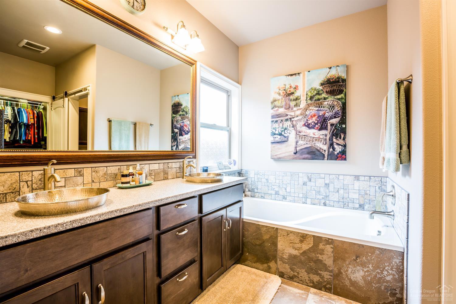 1036 Southwest Rimrock Way Redmond, OR 97756 - Photo 15 of 24 Gallery Image 15