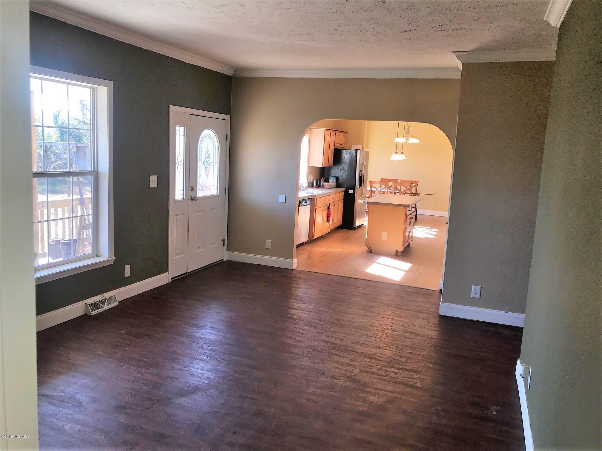 1057 Pope Road Watha, NC 28478 - Photo 13 of 24 Living Room