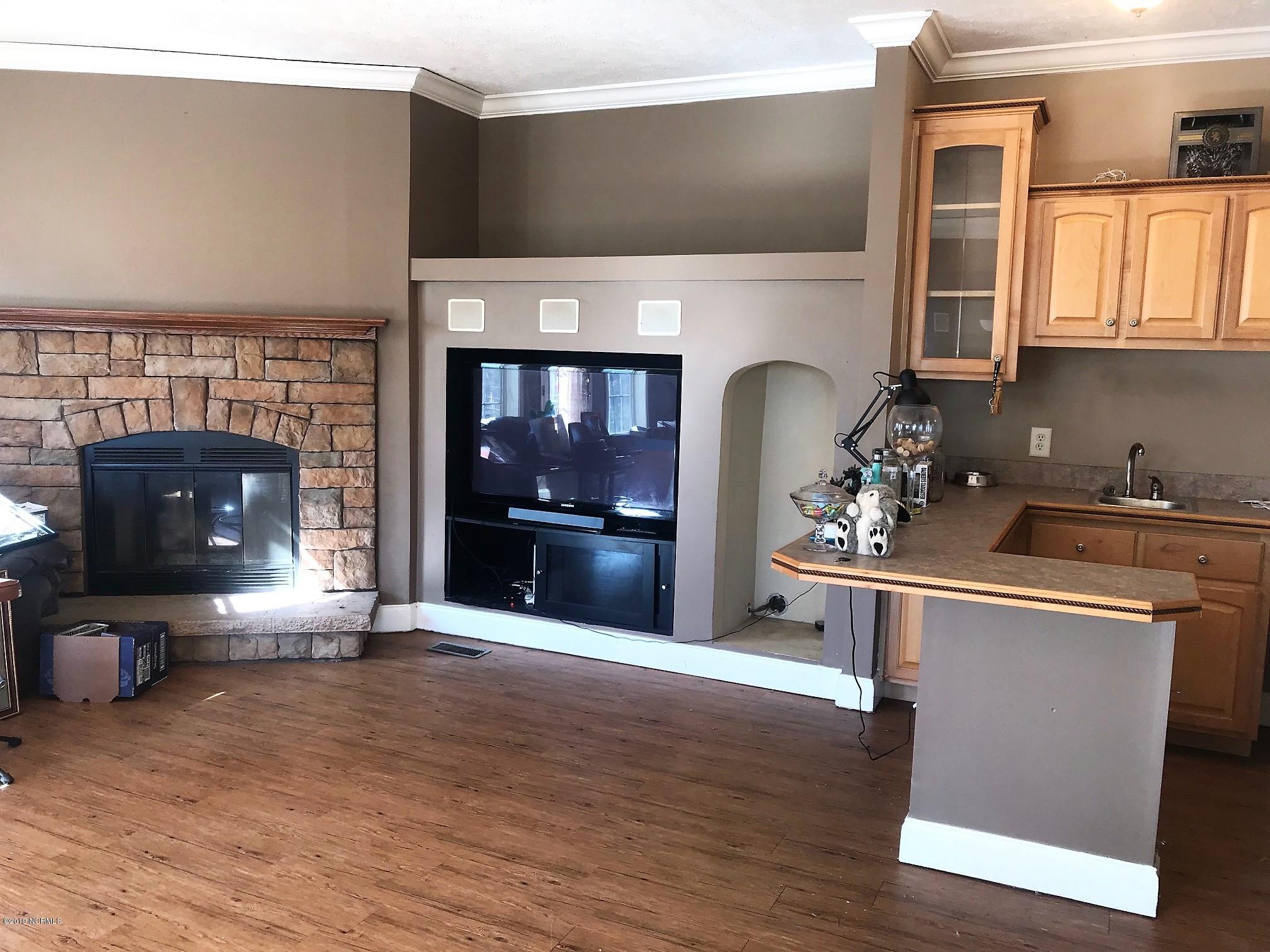 1057 Pope Road Watha, NC 28478 - Photo 15 of 24 Den and wet bar