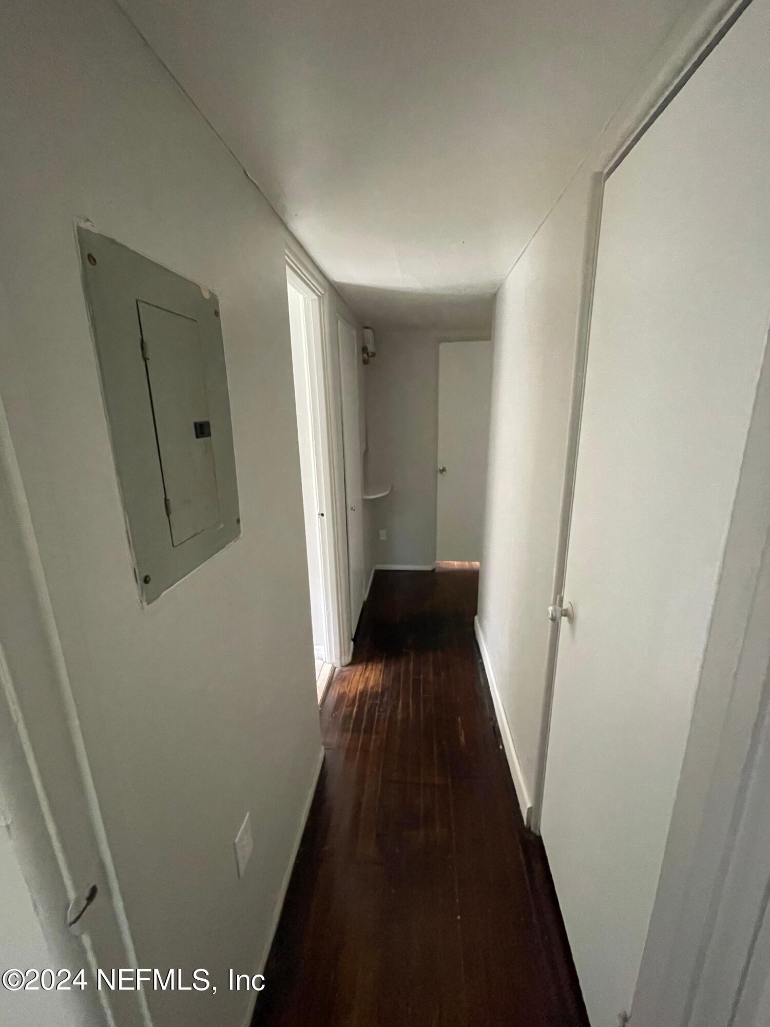 2117 Spring Park Road, Unit 2 Jacksonville, FL 32207 - Photo 4 of 9 a view of a hallway