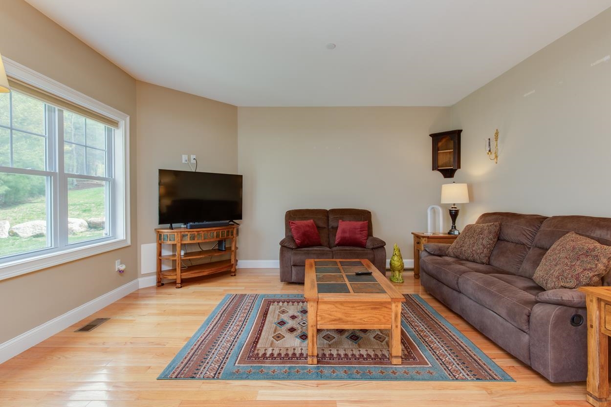 89 Woodview Way Manchester, NH 03102 - Photo 18 of 51